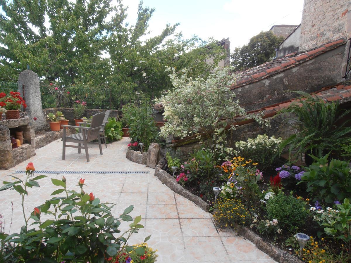 Bed and Breakfast D'Ici Et D'Ailleurs Cordes-sur-Ciel Exterior foto