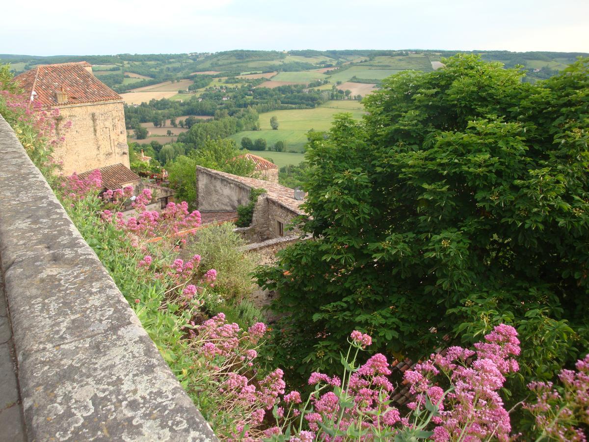 Bed and Breakfast D'Ici Et D'Ailleurs Cordes-sur-Ciel Exterior foto